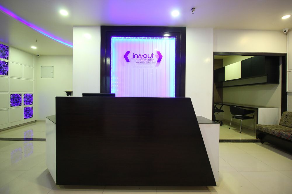 24/7 Reception and security desk